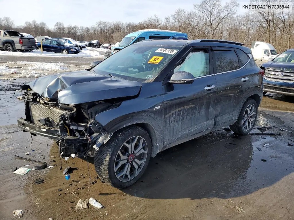 Тот же Kia Seltos на аукционе: смятый капот, статус списания